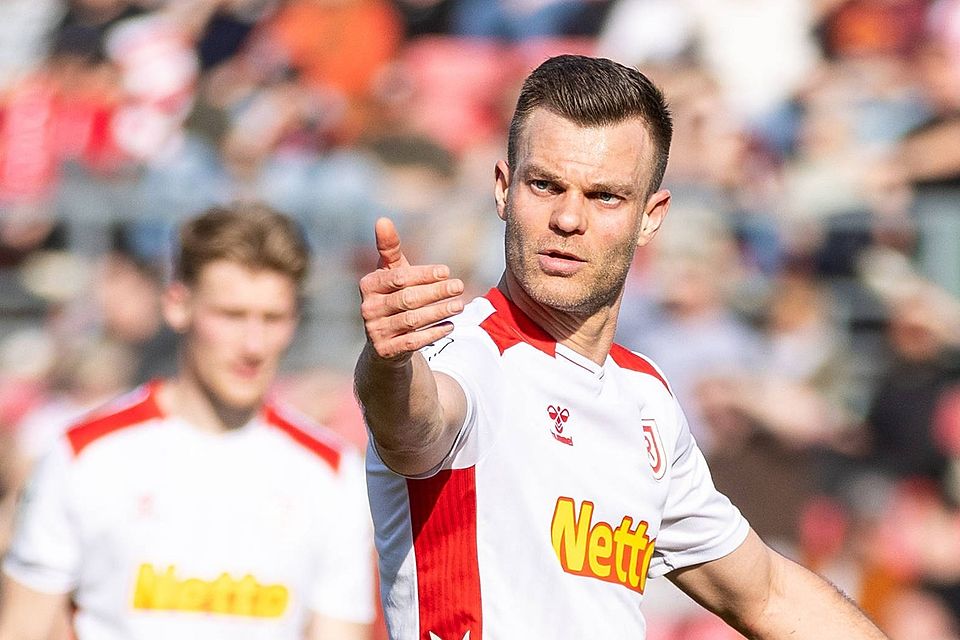 Der Vertrag von Benedikt Saller beim SSV Jahn hat sich automatisch um ein Jahr verlängert.