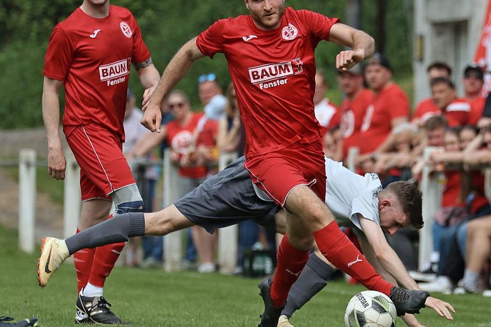 Nico Stuber und der FC Finkenbachtal, hier im Duell mit dem SV Gammelsbach, jubeln gegen Rothenberg.	