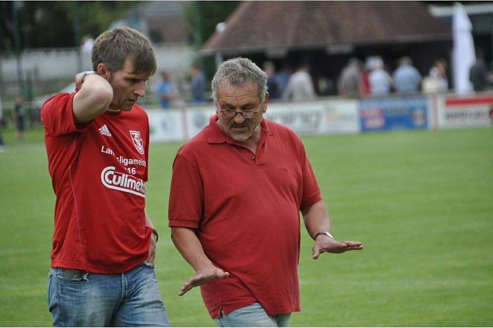 TuS-Trainer Dahech (rechts) will auch gegen Wusntorf punkten. F: Reinhard Rehkamp