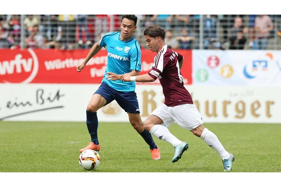 Schoss den FV Ravensburg letzte Saison in Ulm ins Viertelfinale des WFV-Pokals und spielt heute mit den Ulmern beim Ex-Klub erneut im Pokal-Duell: der Deutsch-Albaner Ndriqim Halili (rechts).