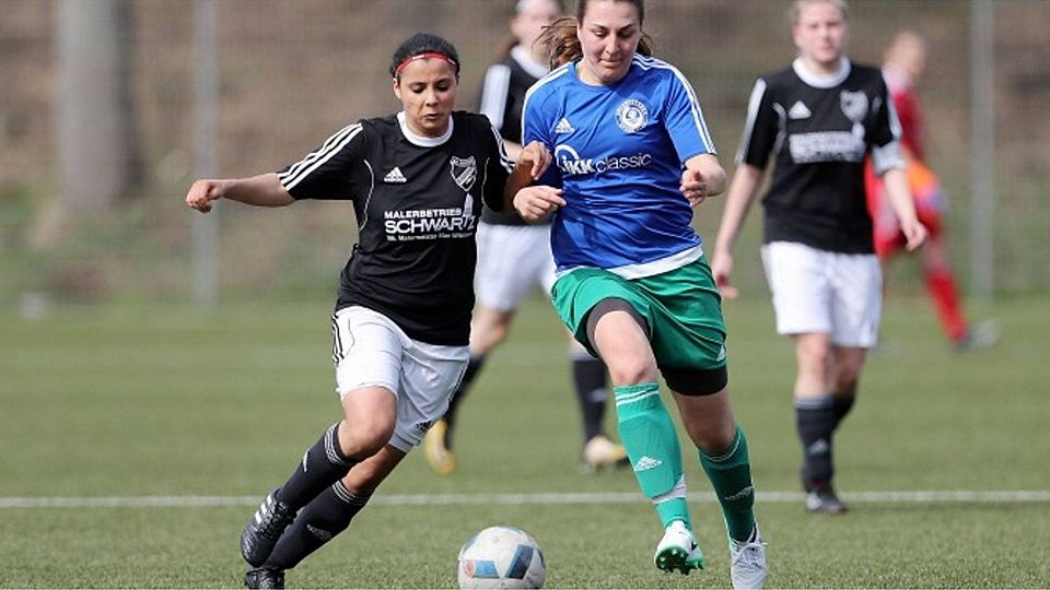 Sabrina El-Aissati (l.) steuerte zwei Treffer zum Freudenberger Erfolg bei.  Archivfoto: rebe