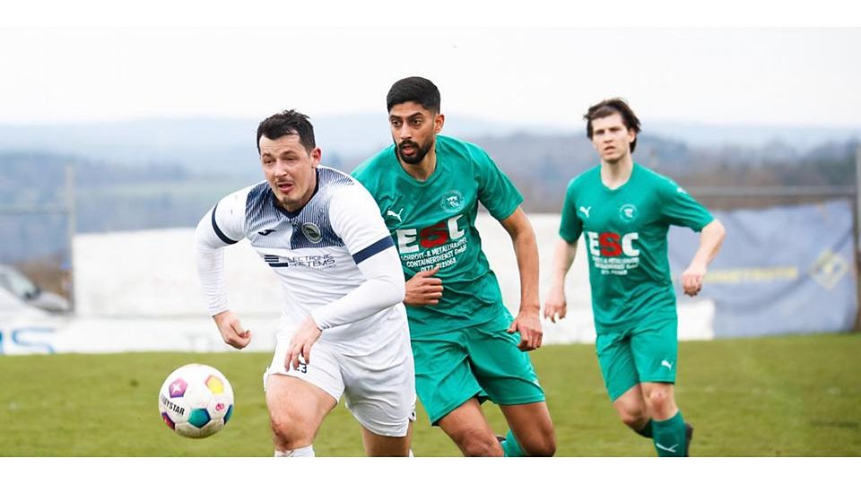 Tino Lagator (vorne) hat die Kickschuhe inzwischen an den Nagel gehängt, will nun als Trainer durchstarten.