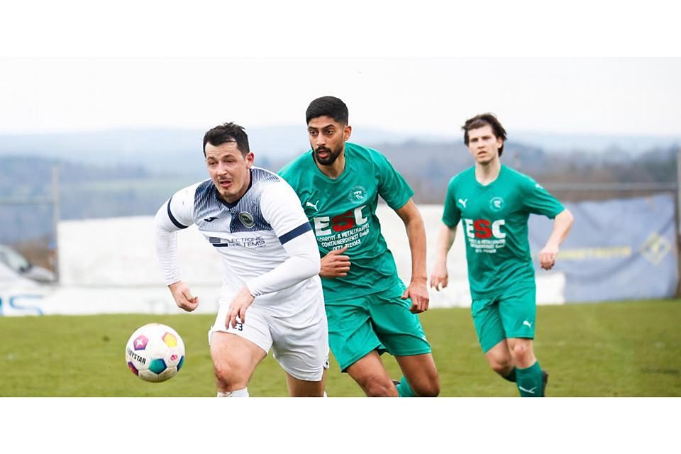 Tino Lagator (vorne) hat die Kickschuhe inzwischen an den Nagel gehängt, will nun als Trainer durchstarten.