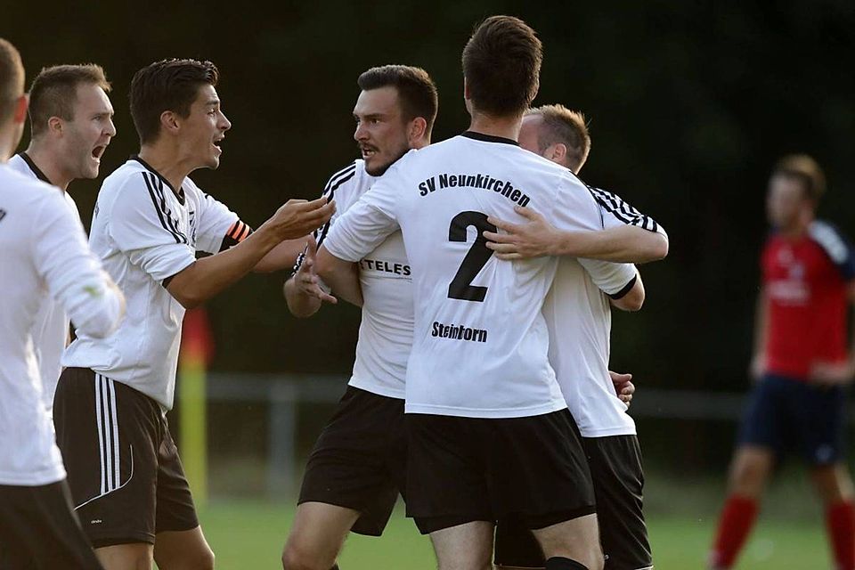 Der SV Neunkirchen-Steinborn setzte sich im Kreispokalhalbfinale mit 4:0 gegen de SG Preist durch und steht im Endspiel von Prüm. Der SV Neunkirchen-Steinborn setzte sich im Kreispokalhalbfinale mit 4:0 gegen de SG Preist durch und steht im Endspiel von Prüm.