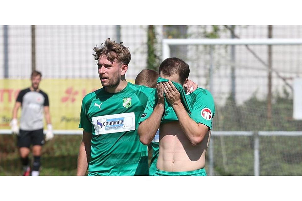 Kein Grund sich zu schämen hat Nils Gräff (rechts, hier neben Konstantin Ludwig), der in der laufenden Runde mit zwölf Treffern bester Torschütze der Alemannia ist.	Foto: Mario Luge