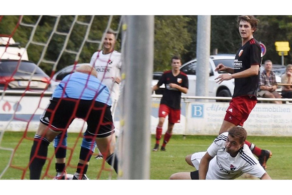 Dank großer Kampfstärke hat der FC Real Kreuth (in Schwarz) den ASV Antdorf geschlagen. Thomas Plettenberg