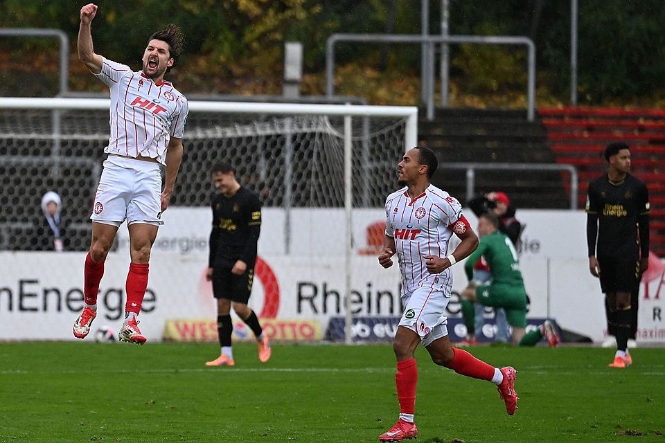 Fortuna Köln jubelt in Wiedenbrück Fortuna Köln jubelt in Wiedenbrück