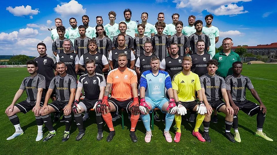 Der stark veränderte Kader der Herrenmannschaften des SV Hubertus Köfering.