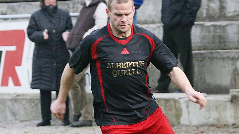 Bleibt weiterhin Spielertrainer beim SSV Alsmoos-Petersdorf: Alexander Dürr.  F.: Reinhold Rummel