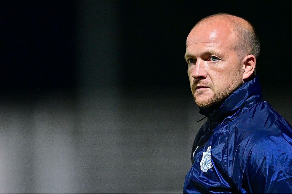 Albert Deiter war fünf Jahre lang Cheftrainer der 1. Mannschaft des ESV Freilassing und stieg mit diesem in die Landesliga auf. Albert Deiter war fünf Jahre lang Cheftrainer der 1. Mannschaft des ESV Freilassing und stieg mit diesem in die Landesliga auf.