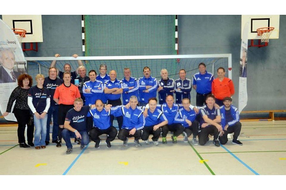 Als gute Gastgeber erweisen sich  die Alten Herren des FC Bergheim 2000 beim elften  Nachtturnier  in der Großsporthalle. Foto: privat