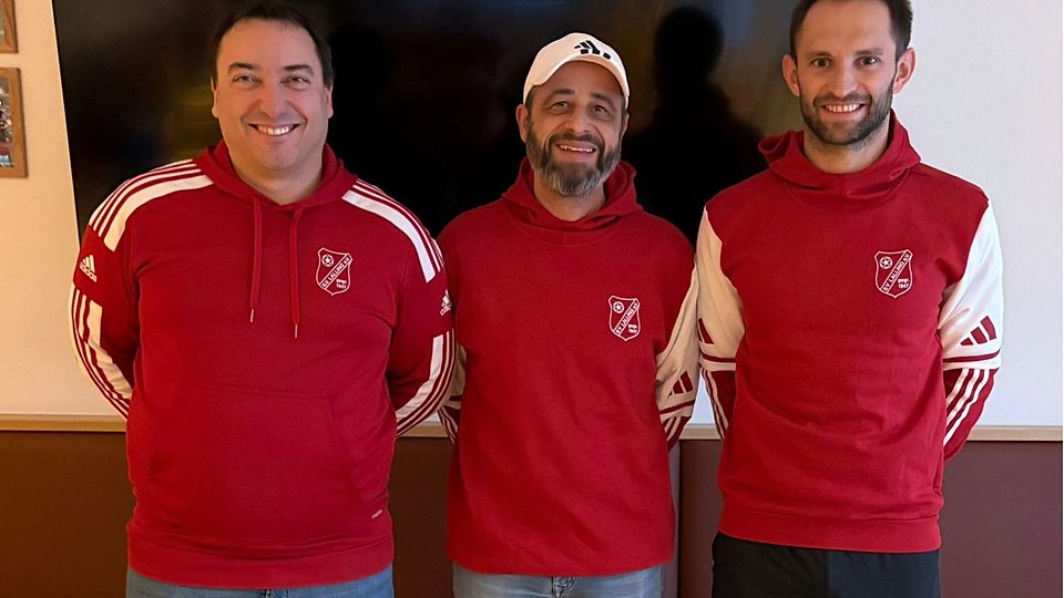 Der 1. Vorstand Markus Heining (links) mit dem Trainer-Duo Markus Knogl und Markus Drexler.