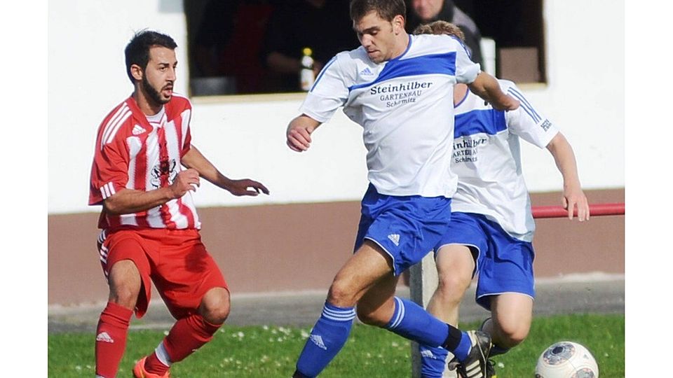 Mit der SpVgg Schirmitz (blau-weiß) und dem FC Dießfurt (rot-weiß) stehen zwei Teams in Lauerstellung, wenn es um den begehrten Relegationsplatz in der Kreisliga Nord geht. Foto: Nachtigall