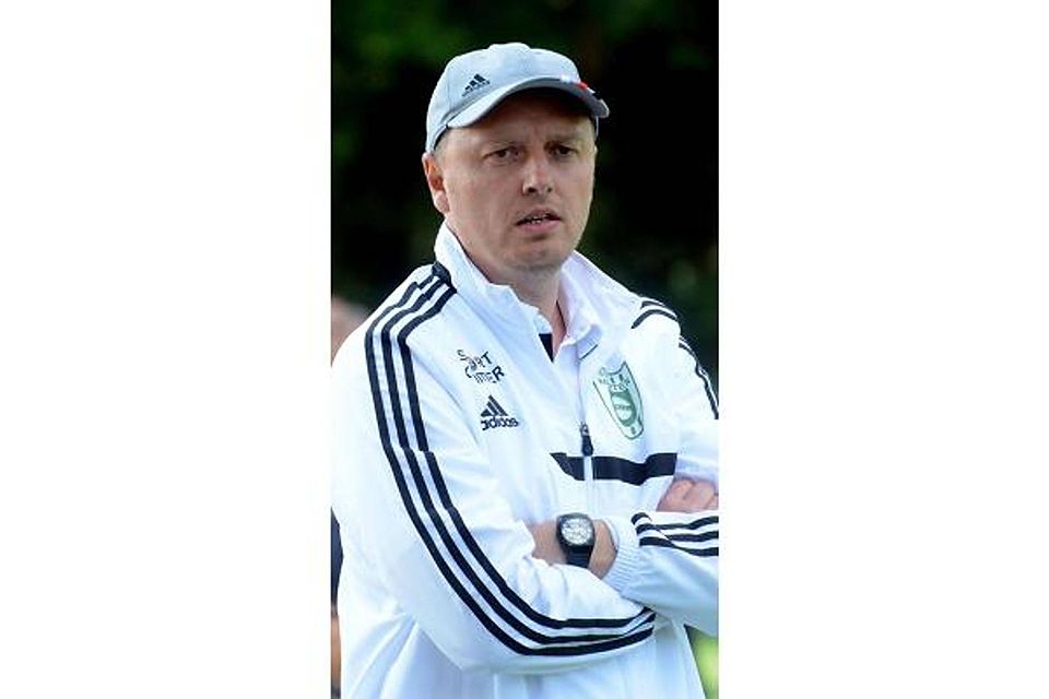 SSV Merten - FC Wegberg-Beeck - Nicht zu schlagen war die Bonnerin Susanne Beisenherz (AK 40) beim Vulkan Marathon in Mendig. Nach 3:39 Stunden kam sie als schnellste Frau mit einem Vorsprung von sage und schreibe 20 Minuten vor der Zweitplatzierten ins Ziel. In der Männer-AK 70 gewann mit Dietrich Wolf in 4:15 Stunden ebenfalls ein Teilnehmer aus Bonn. Foto: Horst Müller SSV Merten - FC Wegberg-Beeck - Nicht zu schlagen war die Bonnerin Susanne Beisenherz (AK 40) beim Vulkan Marathon in Mendig. Nach 3:39 Stunden kam sie als schnellste Frau mit einem Vorsprung von sage und schreibe 20 Minuten vor der Zweitplatzierten ins Ziel. In der Männer-AK 70 gewann mit Dietrich Wolf in 4:15 Stunden ebenfalls ein Teilnehmer aus Bonn. Foto: Horst Müller