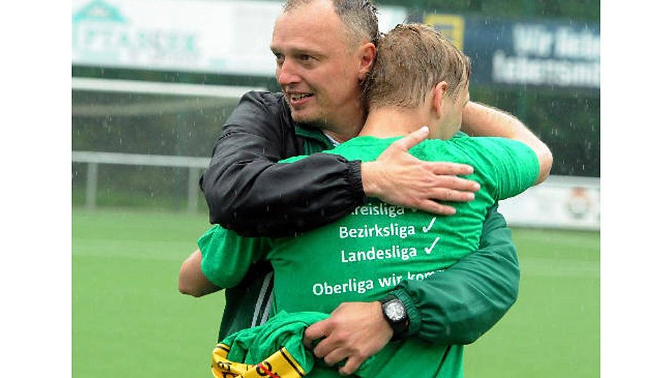 Heute entscheidet sich für Frank Pleimes, Trainer des SSV Merten, ob er mit seinem Team künftig neben dem BSC in Mittelrheinliga spielt, oder in der Landesliag bleibt.  Foto: Horst Müller