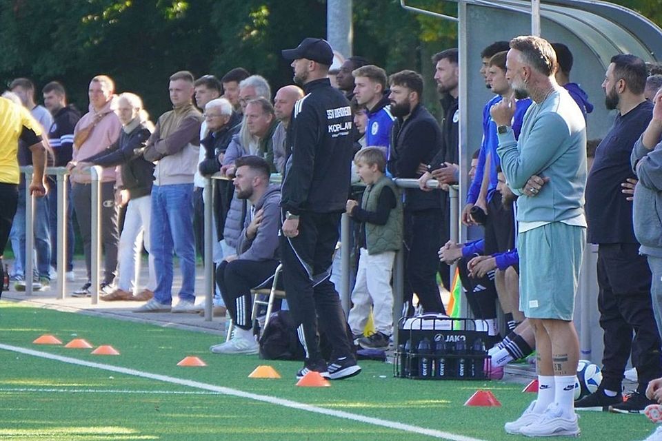 Bornheim-Coach Patrick Schmitz (li.) und Jonas Wendt, Trainer der SpVg Porz stehen sich am Sonntag gegenüber.