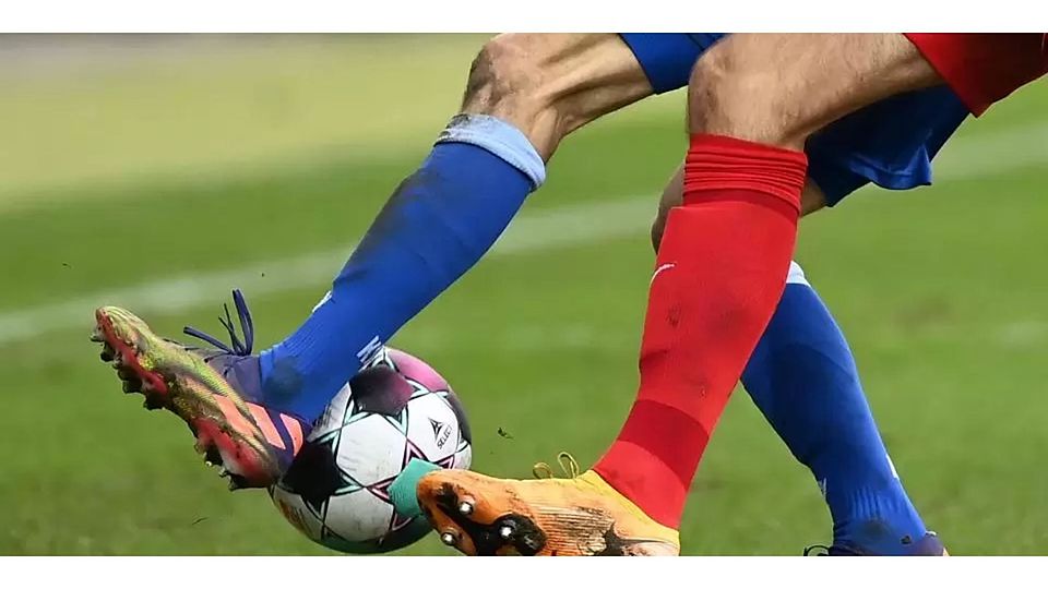 Erfolgreicher Jahresabschluss für die B-Jugend-Fußballer des FC Burgsolms: Gegen die JSG Twistesee gelingt ein 10:3-Heimerfolg. (Symbolbild) © Uli Deck/dpa