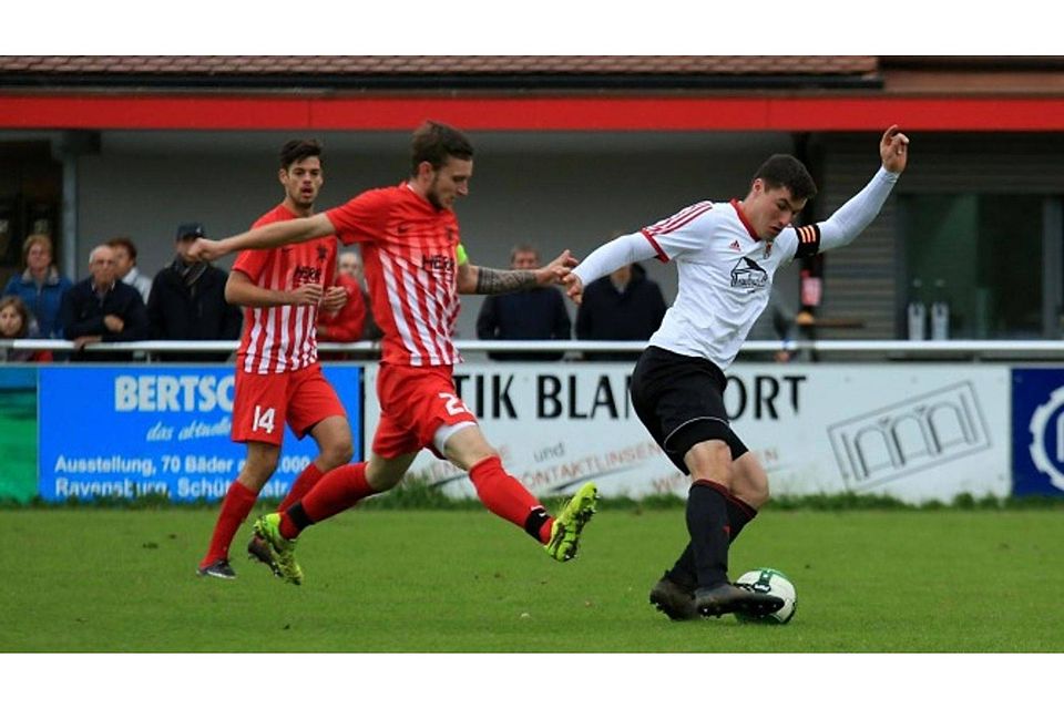 Zuletzt hat der SV Baindt (Philipp Thoma gegen Kressbronns Berthold Lang) in der Bezirksliga sehr erfolgreich gespielt. Foto: Elke Obser