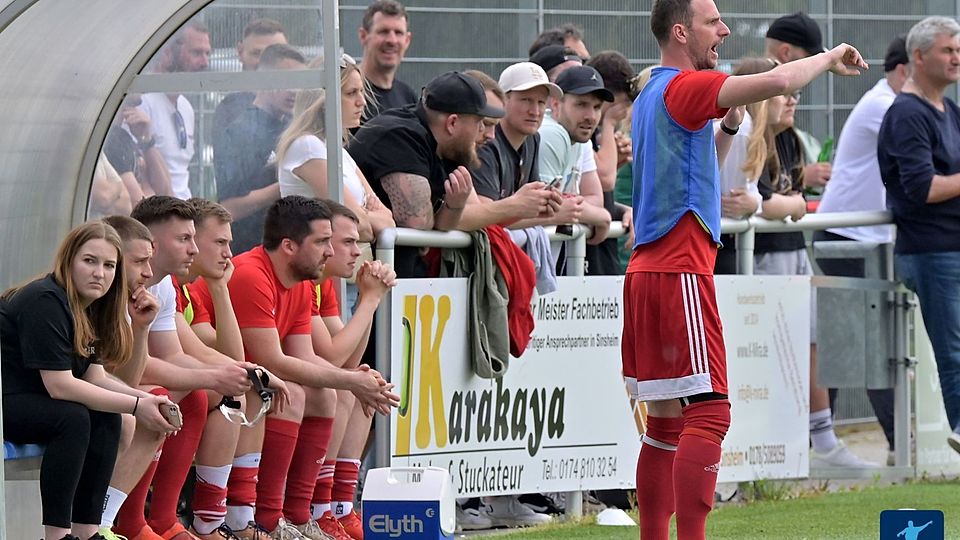 David Beckmann (r.) als er noch für den FC Weiler als Trainer aktiv war.