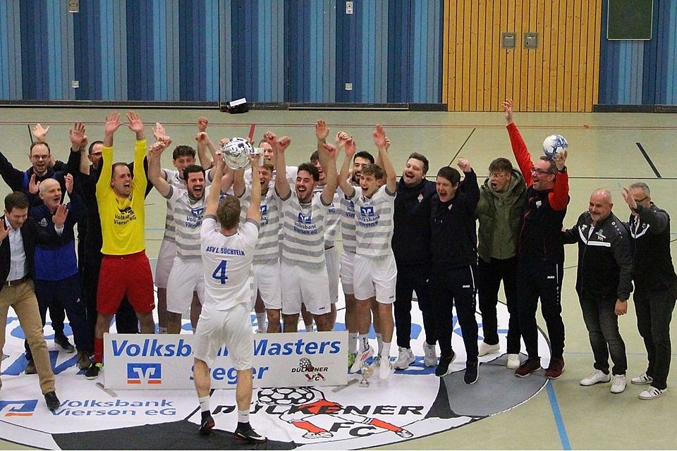 Der ASV Süchteln nahm am Sonntag in Dülken den Pokal mit.