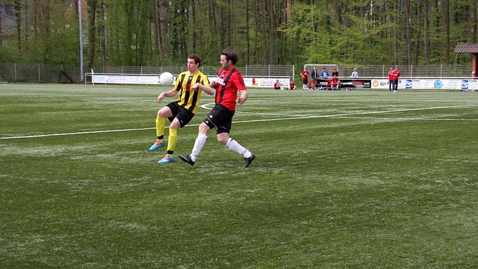 Voller Einsatz im Abstiegskampf: TuS Glane III will sich gegen Oesede III behaupten. F: Christian Hormann