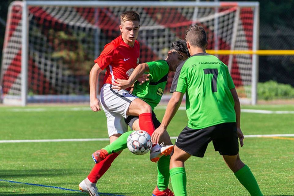 Harte Zweikämpfe und zwei Tore im Derby zwischen Orlen und Taunusstein.