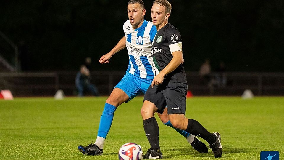 SBR-Kapitän Marco Oberberger (re.) legte den entscheidenden Treffer in Zorneding auf.