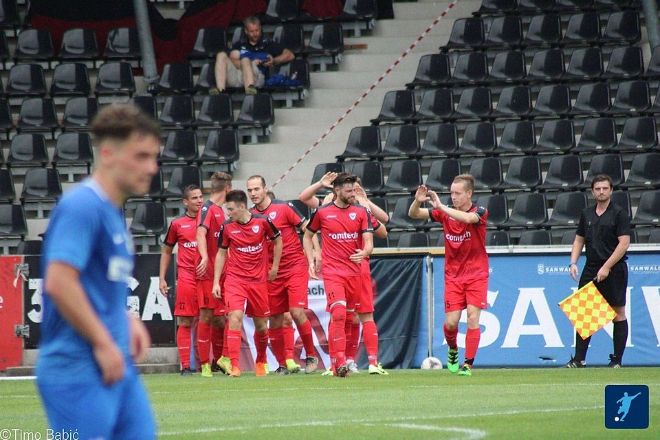 Als Aufsteiger will sich der SV Allmersbach (rote Trikots) in der Landesliga halten. 