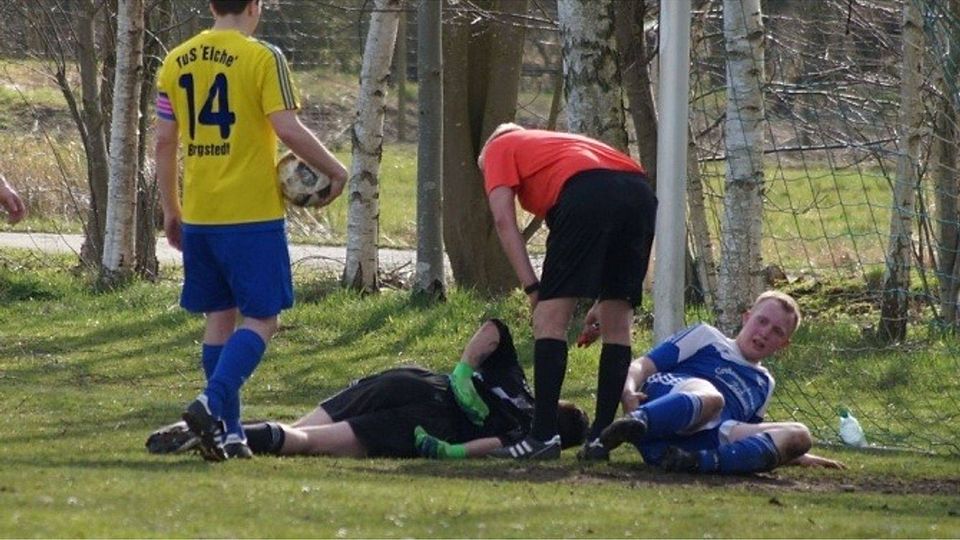 Zusammenprall ziwschen Felix Schütt und seinem Keeper Hannes Mahler. (F: Kück)