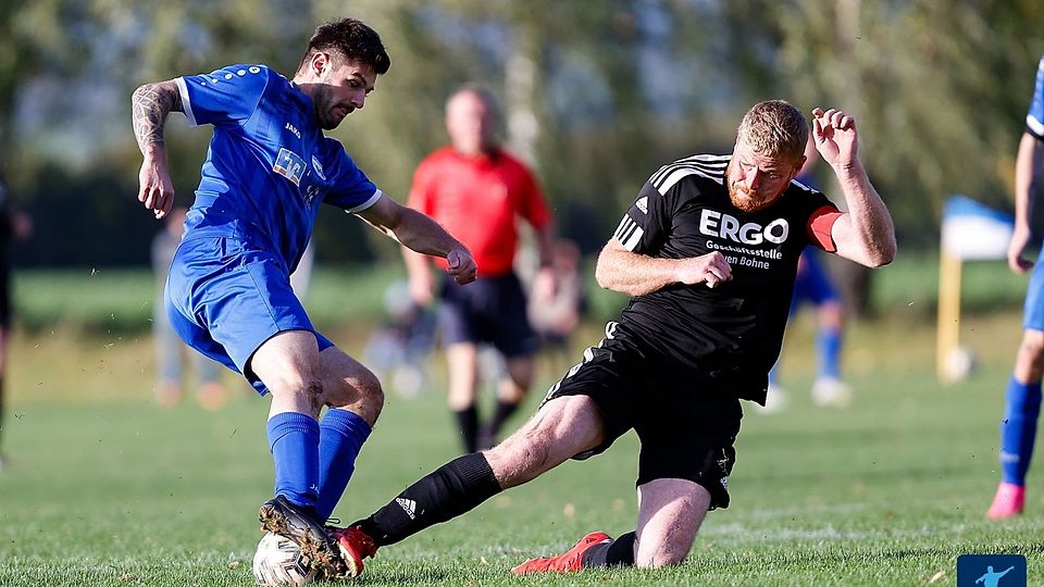 Krajas Kapitän Robert Ehrhardt (rechts) hier in einem Spiel aus der Saison 23/24.