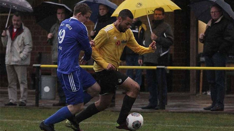 Umkämpfte Duelle:  Hier behauptet sich Lüstringens Jeffrey Weber (rechts) gegen Malte Moß.  Foto: Moritz Frankenberg