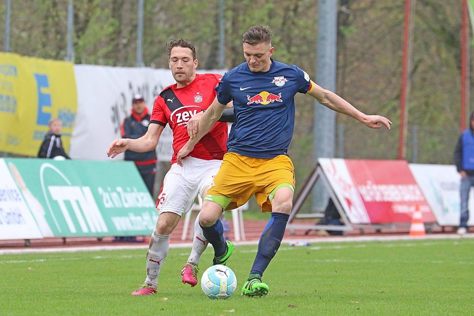 Alexander Sorge (blaues Trikot) wechselt zum Drittligaaufsteiger FSV Zwickau. Foto: FSV Zwickau