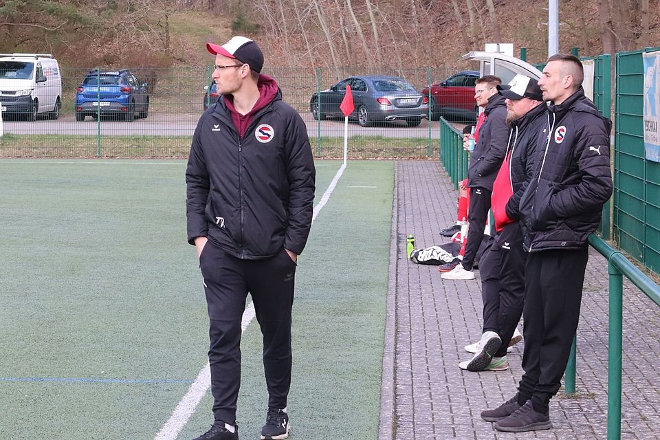 Lange Gesichter: Eintracht-Trainer Marvin König und Co-Trainer Jonas Kock.
