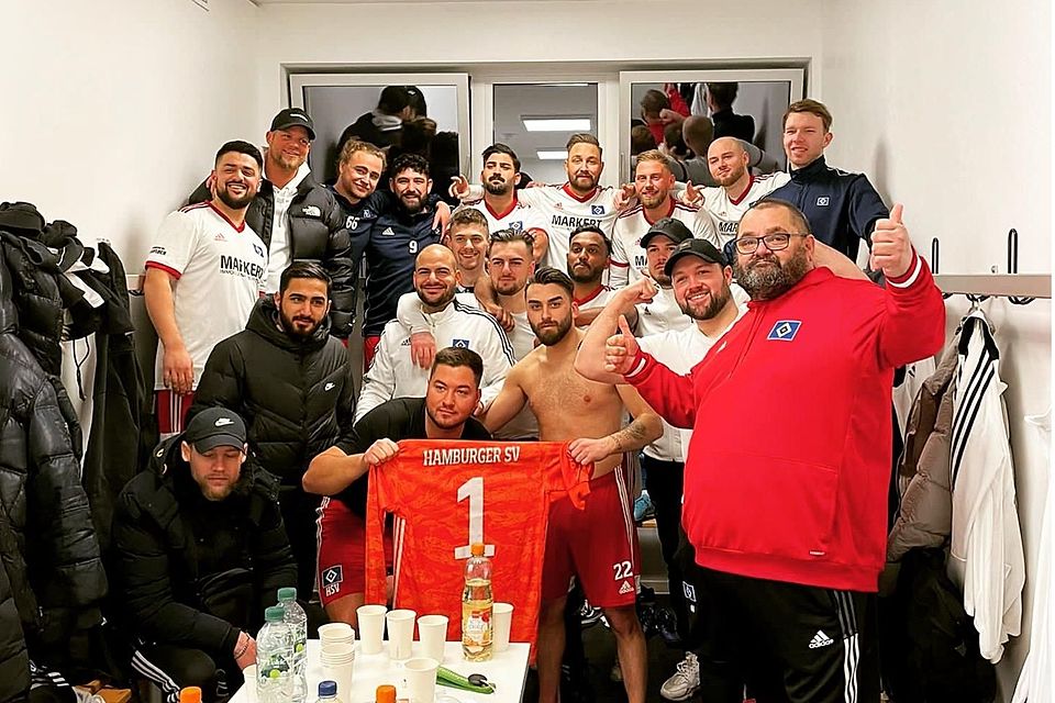 Die 5. Herren des HSV haben allen Grund zur Freude. Die 5. Herren des HSV haben allen Grund zur Freude.