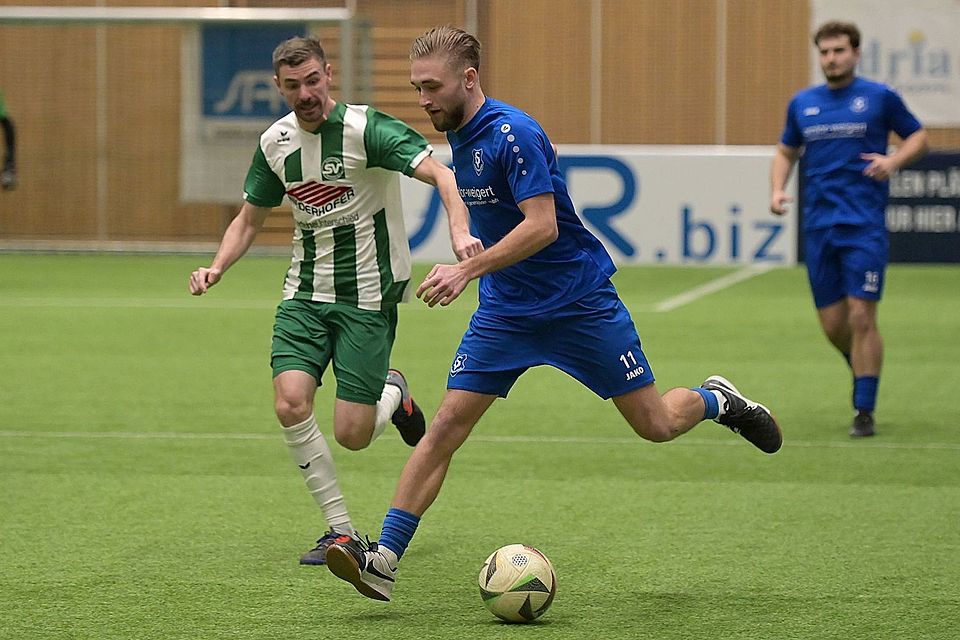 Erst im Halbfinale gegen Bayernligist Schalding war für den SV Burgweinting (rechts Florian Schlegel) Endstation. Erst im Halbfinale gegen Bayernligist Schalding war für den SV Burgweinting (rechts Florian Schlegel) Endstation.