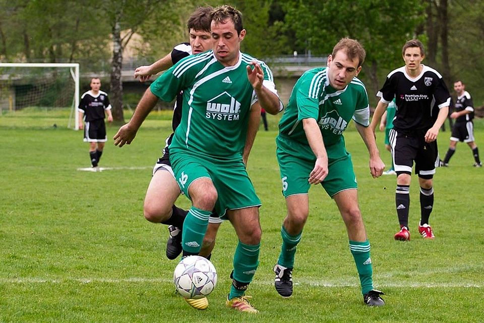 Mächtig ins Zeug legte sich die SpVgg Pleinting (grüne Trikots), die beim SV Aicha v.W. ein achtbares 1:1 erreichte Foto: Karl-Heinz Hönl Mächtig ins Zeug legte sich die SpVgg Pleinting (grüne Trikots), die beim SV Aicha v.W. ein achtbares 1:1 erreichte Foto: Karl-Heinz Hönl