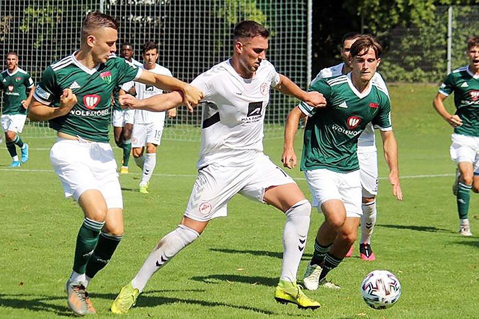 Spielmacher Mergim Bajrami (weiß) wechselt vom SV Seligenporten zur DJK Ammerthal.