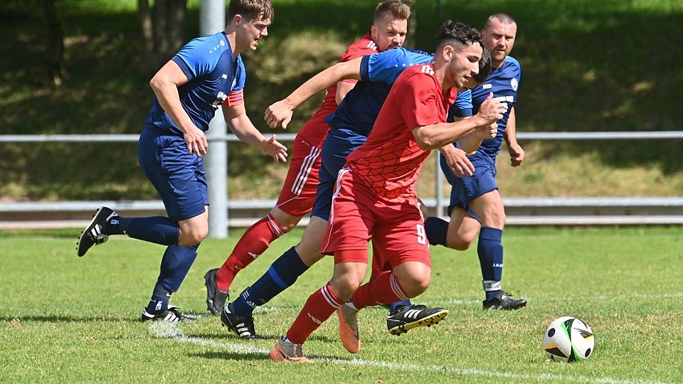 Durchsetzungsfreudig und abschlussstark: Niklas Heinz (rechts) hat so in dieser Saison bereits 19 Mal für die SG Fidei getroffen.