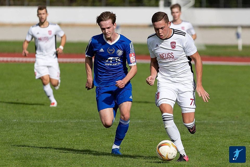 Lukas Eder (am Ball) verlässt die TuS Pfarrkirchen Richtung FC Vilshofen 