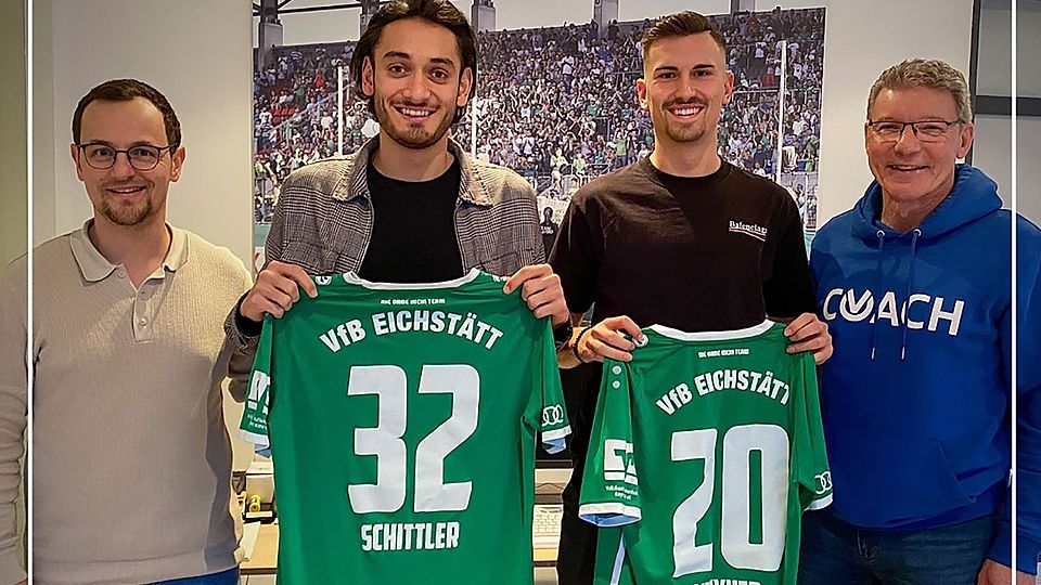 Pascal Schittler (2.v.l.) und Timo Meixner bleiben dem VfB Eichstätt noch länger erhalten.