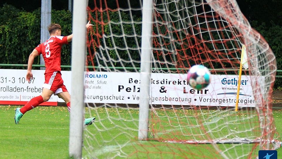 Finn Leoff erzielt das zwischenzeitliche 1:0 für die Weisenauer.
