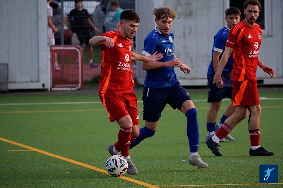Klare Sache: Die in rot gekleideten Tarforster fertigten Zewen im Stadtduell mit 9:1 ab.