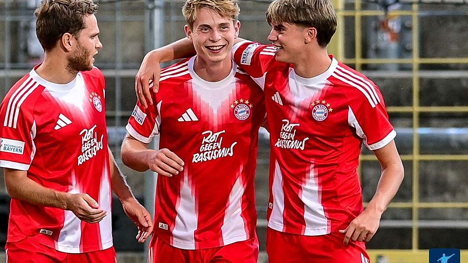 Anton Heinz (Mitte) spielt seit Sommer für den FC Bayern München. 