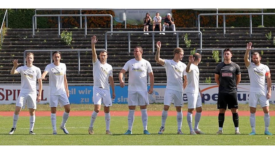 Winkewinke Richtung ersten Saisonsieg in der Verbandsliga: Am Sonntag wollen es die Eintracht-Fußballer gegen den SV Morlautern endlich packen.	Foto: Mario Luge