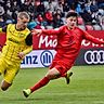 Felipe Chávez (re.) verlängert beim FC Bayern München. Hier im Einsatz bei der U19 im Viertelfinale der deutsche Meisterschaft der A-Junioren Nachwuchsliga.