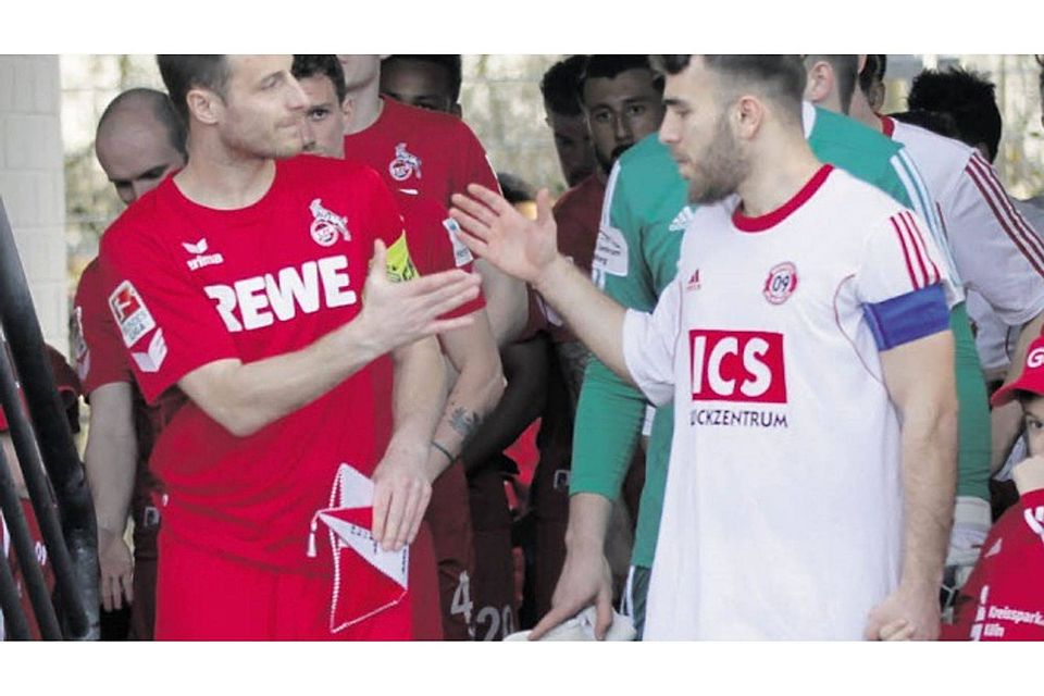 Kapitäne unter sich: Vor dem Freundschaftsspiel des SV 09 gegen den Bundesligisten 1. FC Köln gab es Shakehands zwischen Matthias Lehmann (l.) und Ajet Shabani.Foto: Randow