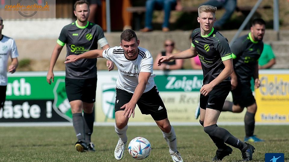 Vor einer großen Herausforderung steht der TSV Reuth (in Schwarz-Weiss), denn der Tabellenführer aus Kohlberg (dunkles Trikot) taucht auf. am Wochenende