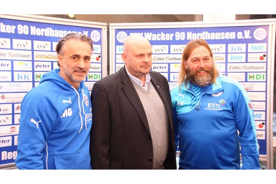 Das neue Führungstrio in Nordhausen: Präsident Kleofas (mittig), Sportdirekto Gaudino (li.) und Trainer van Eck (re.). © Sportfotos Nordhausen