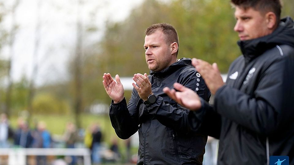Mike Brado (links) und sein Assistent Jan Wycisk verlassen den FC Altenhof zum Saisonende.
