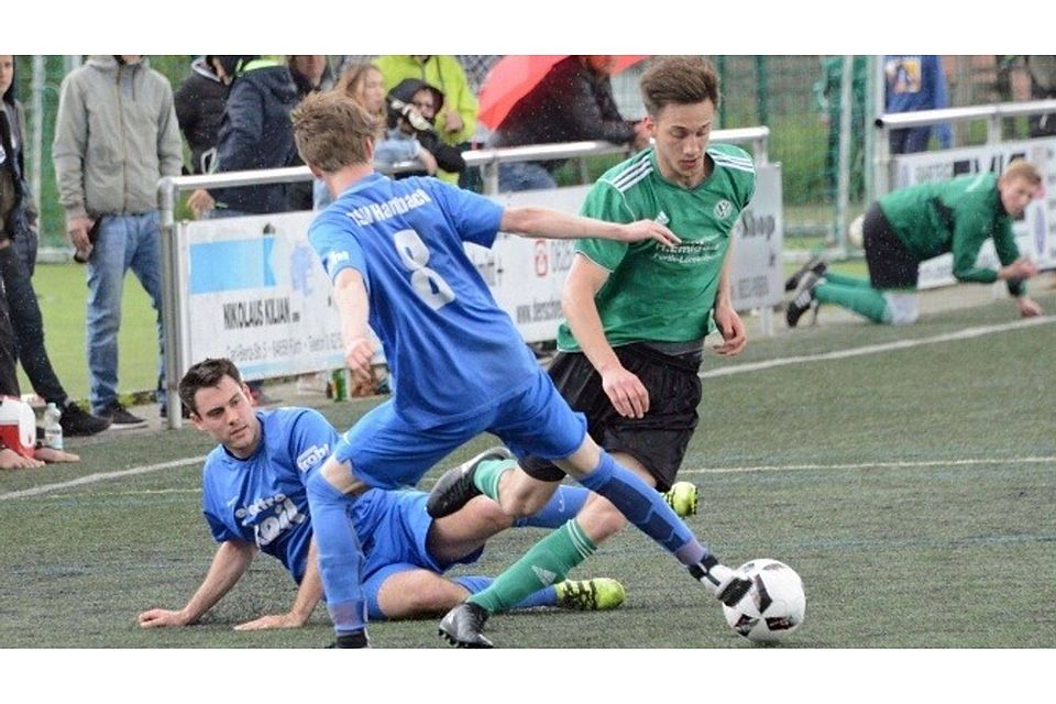 Nach gewissen  Anlaufschwierigkeiten setzte sich der SV Lörzenbach (rechts der zweifache Torschütze Tim Krauß) mit 3:1 gegen den  TSV Hambach (Andre Gehrig und Florian Schäfer) durch.